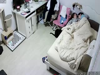 黑客破解家庭摄像头监控小夫妻在床上啪啪 妹子奶子挺大 男的太弱几分钟就完事了